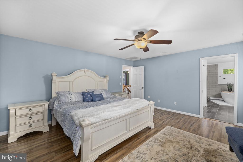 12707 LAKE WILDERNESS LANE