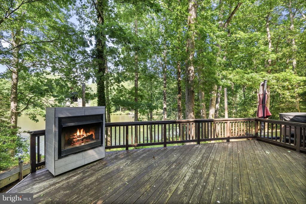 12707 LAKE WILDERNESS LANE