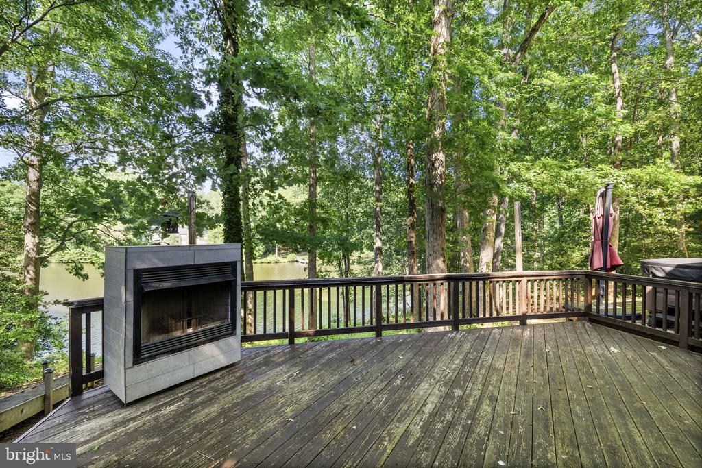 12707 LAKE WILDERNESS LANE