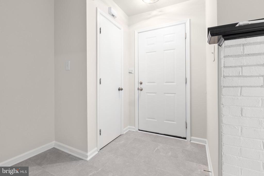 2211 HAMWAY DRIVE