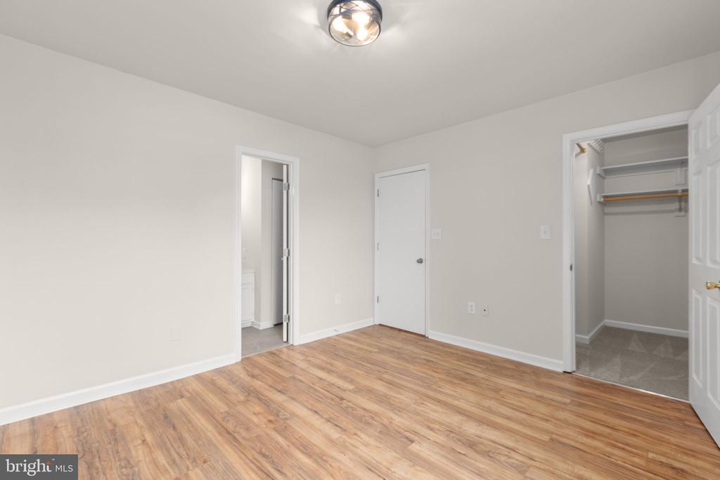 2211 HAMWAY DRIVE