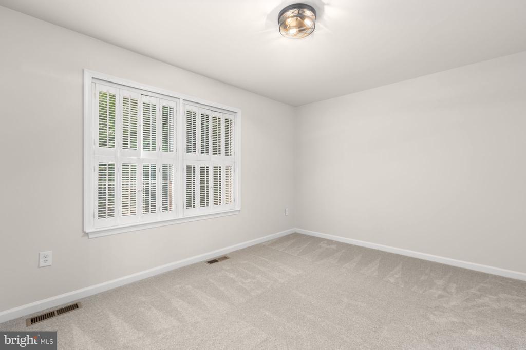 2211 HAMWAY DRIVE