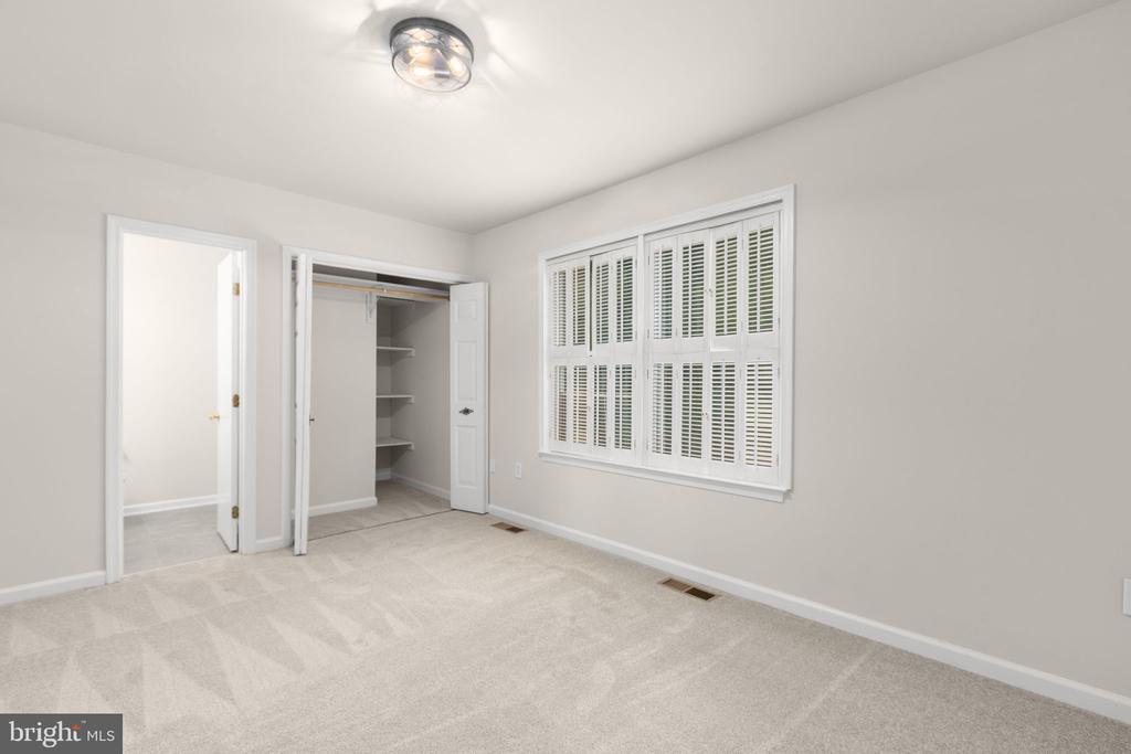 2211 HAMWAY DRIVE