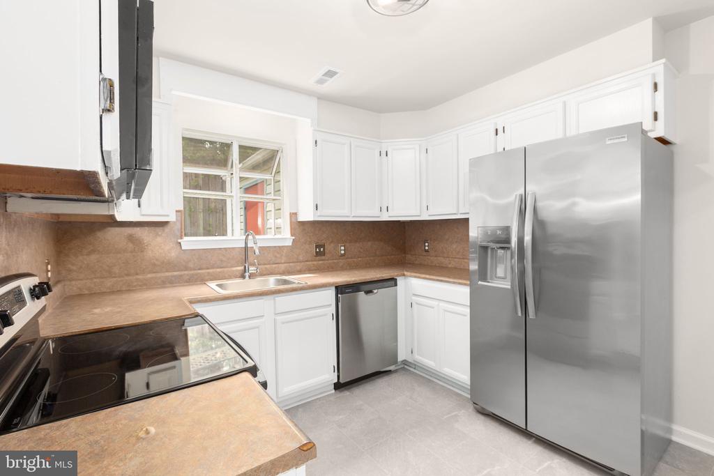 2211 HAMWAY DRIVE