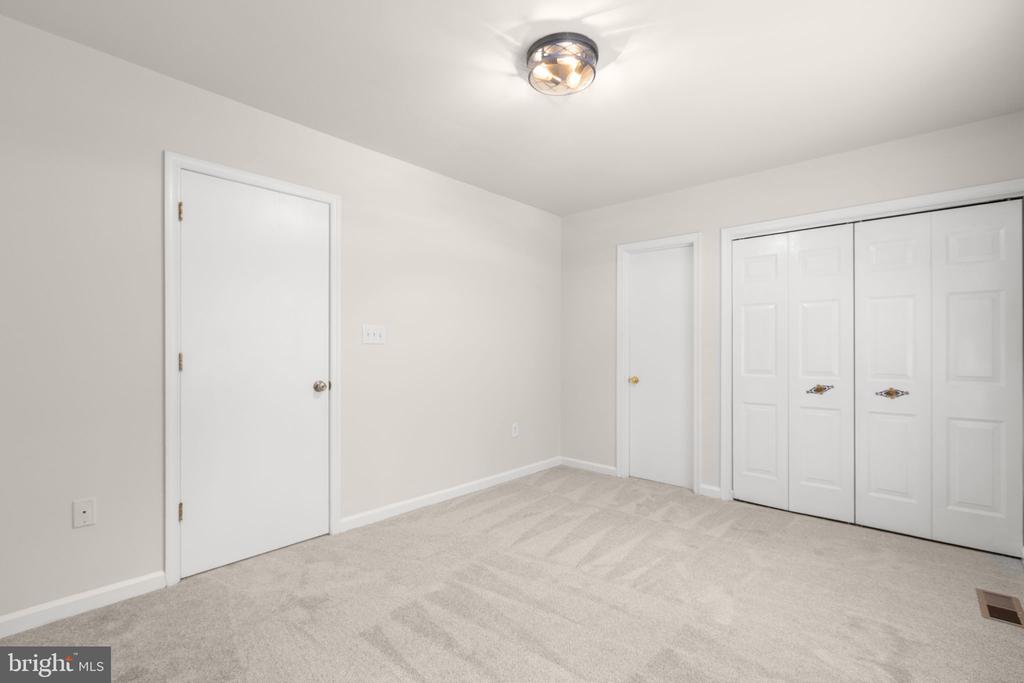 2211 HAMWAY DRIVE