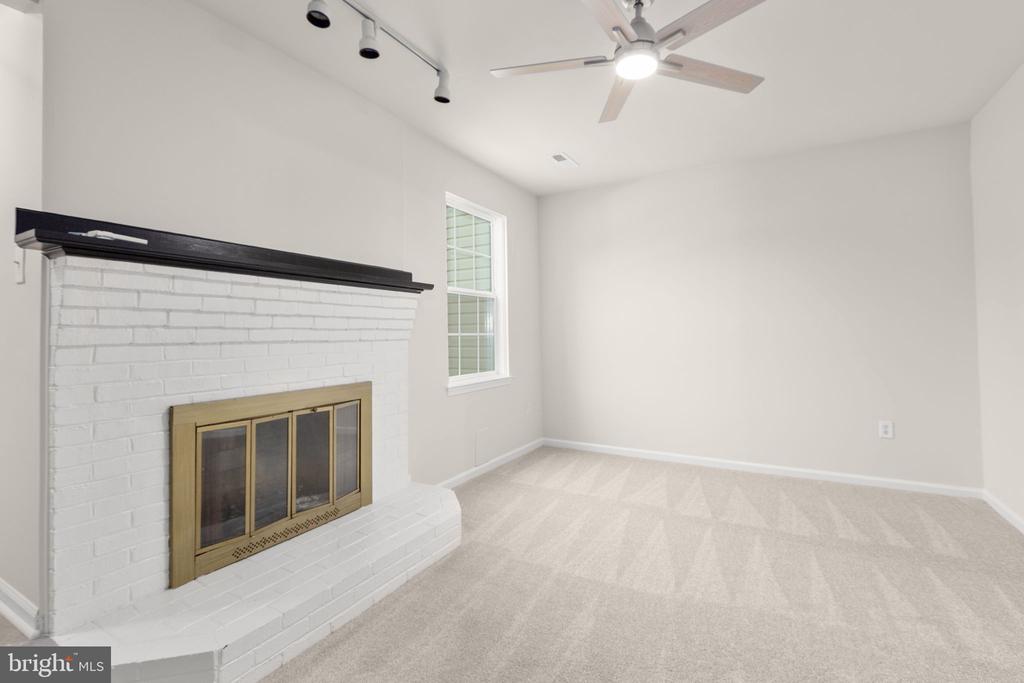 2211 HAMWAY DRIVE