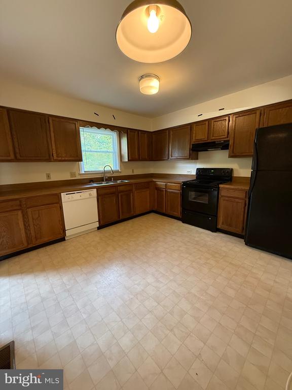 900 DEWBERRY DRIVE