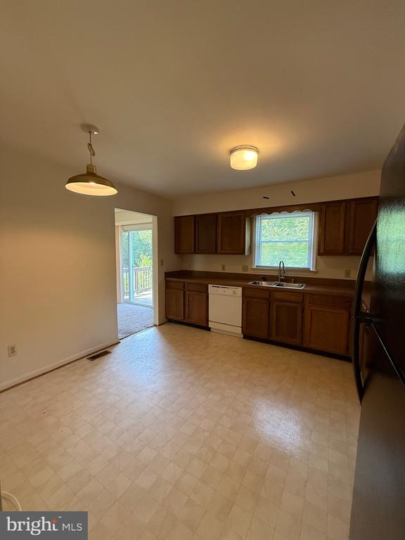 900 DEWBERRY DRIVE