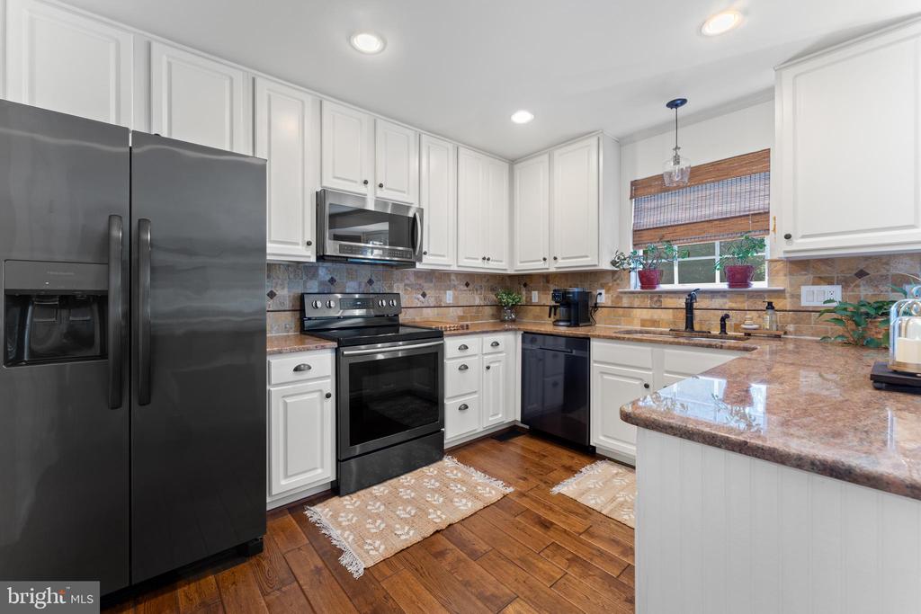 4104 AMELIA DRIVE