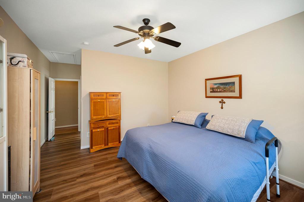 6606 TWIN CEDARS COURT