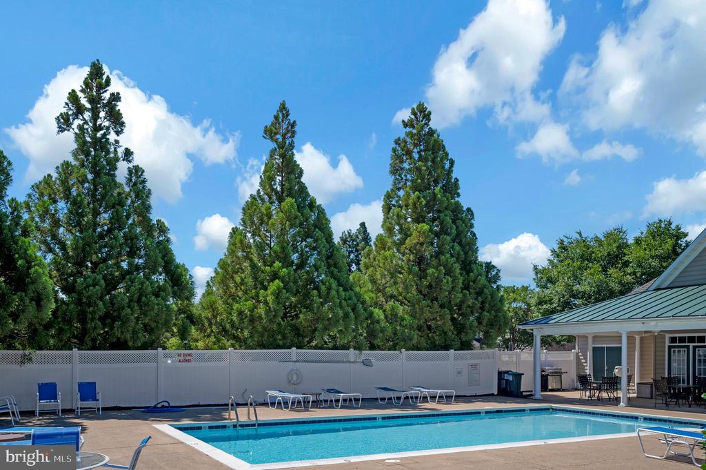 6606 TWIN CEDARS COURT