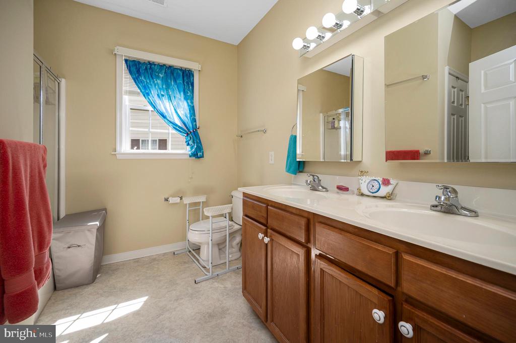6606 TWIN CEDARS COURT