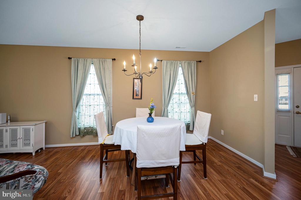 6606 TWIN CEDARS COURT