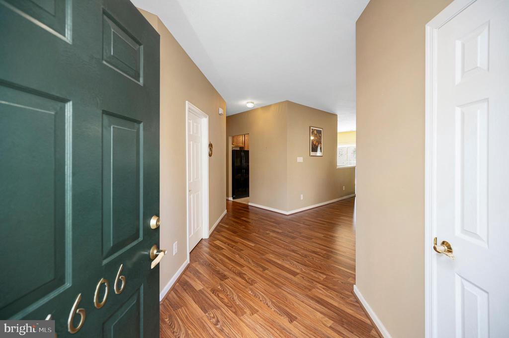 6606 TWIN CEDARS COURT
