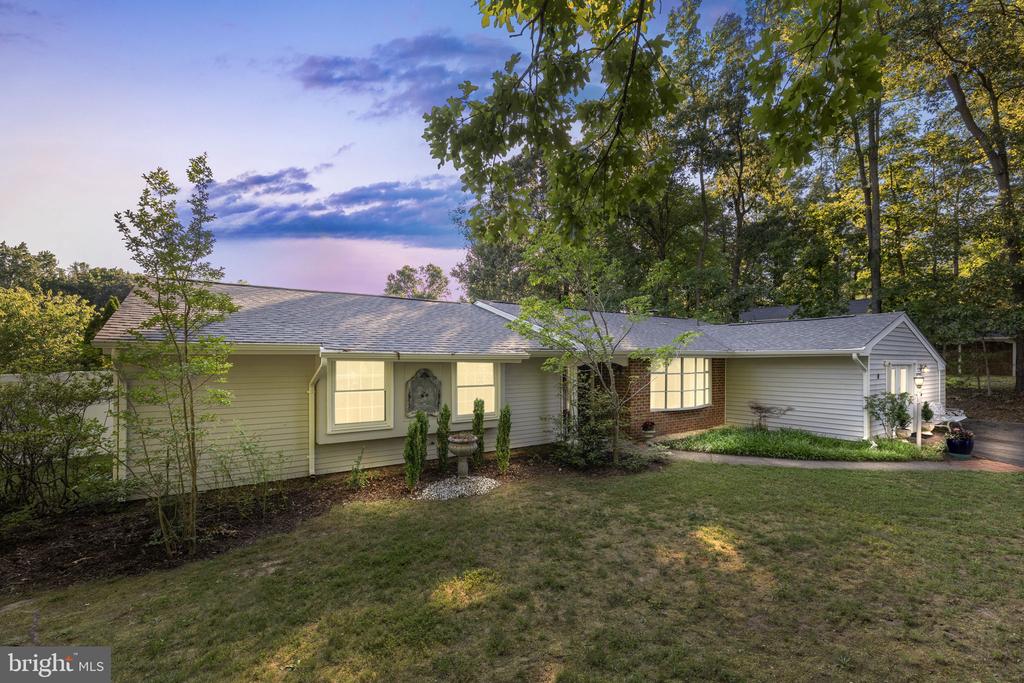 8 POND CIRCLE