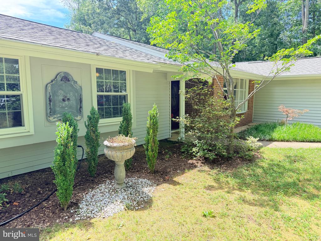 8 POND CIRCLE