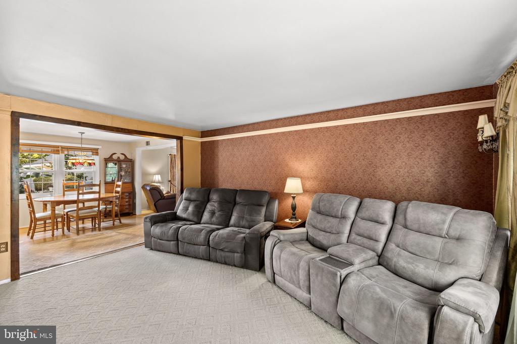 8 POND CIRCLE