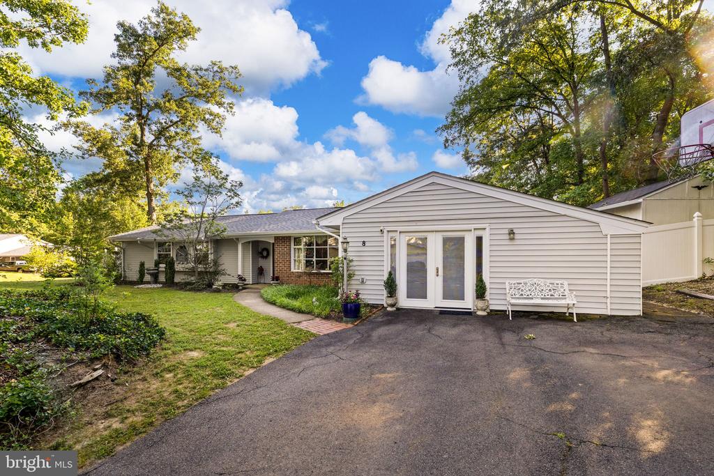 8 POND CIRCLE