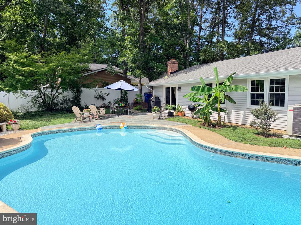 8 POND CIRCLE