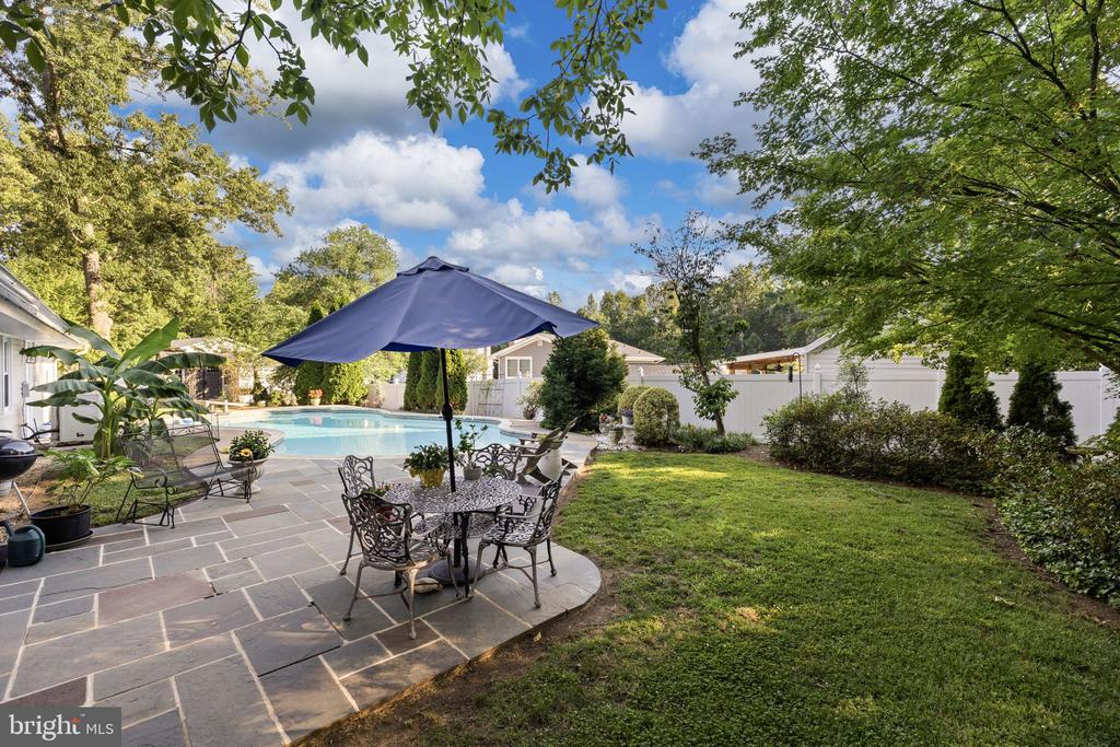 8 POND CIRCLE
