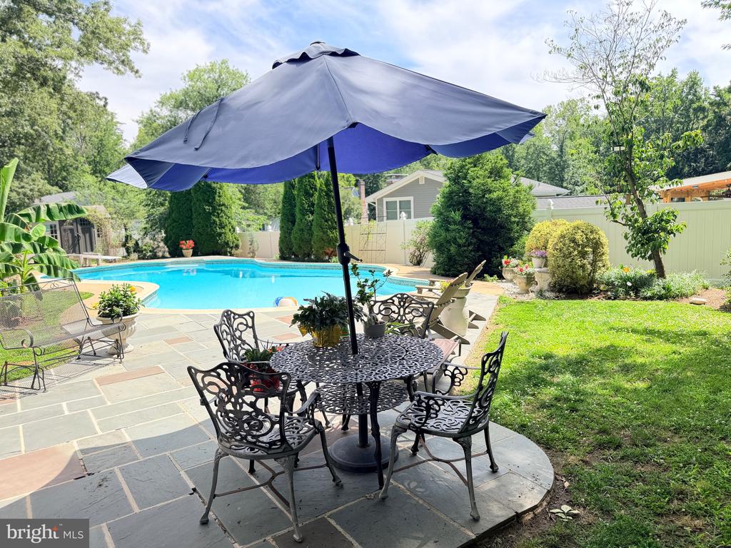 8 POND CIRCLE