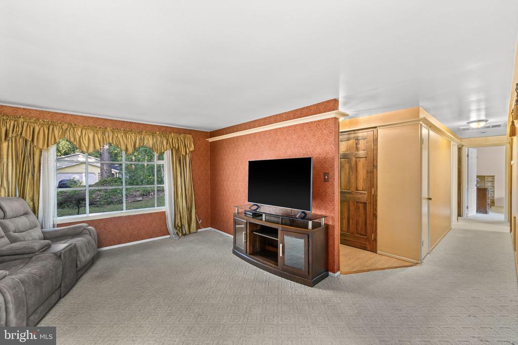 8 POND CIRCLE