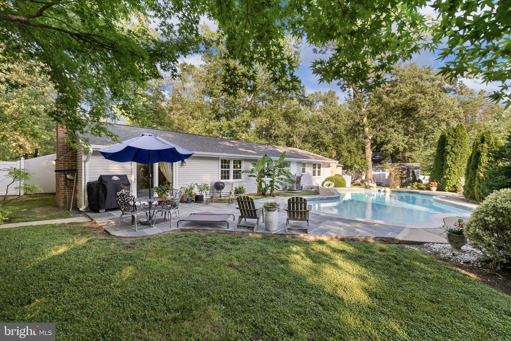 8 POND CIRCLE