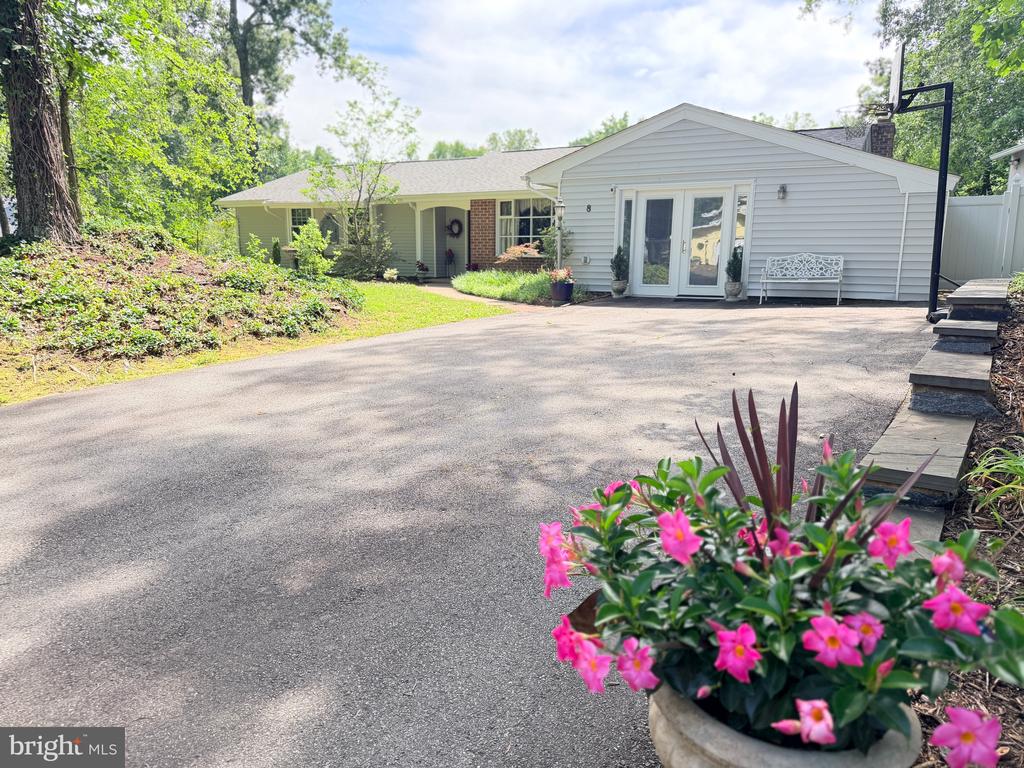 8 POND CIRCLE