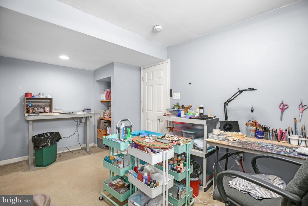 6806 LAKERIDGE DRIVE