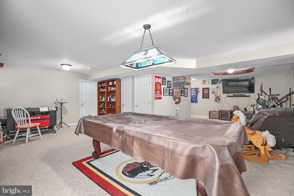 6806 LAKERIDGE DRIVE