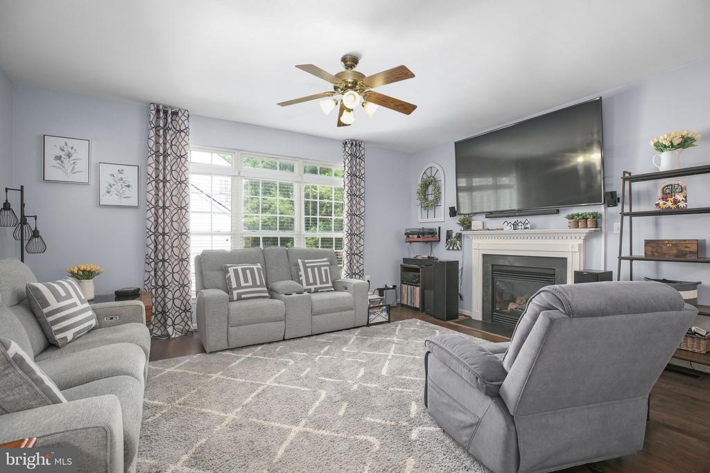 6806 LAKERIDGE DRIVE