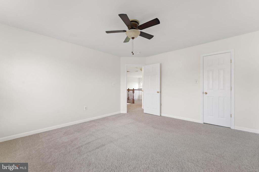 5610 HERITAGE HILLS CIRCLE