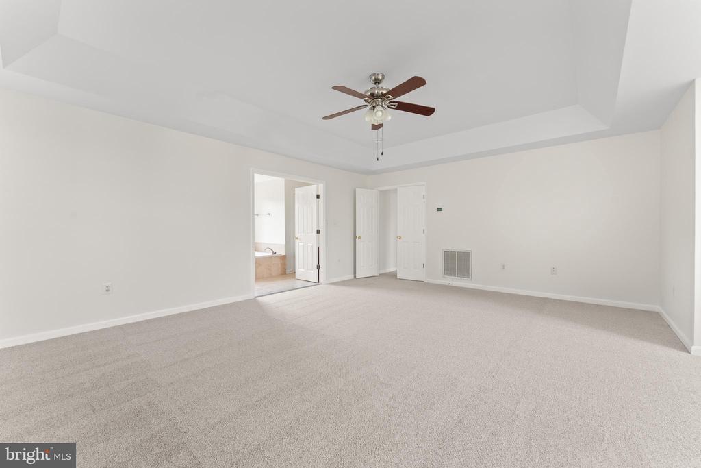 5610 HERITAGE HILLS CIRCLE