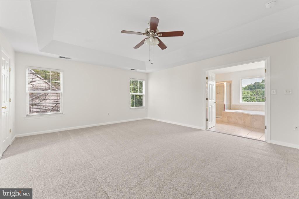 5610 HERITAGE HILLS CIRCLE