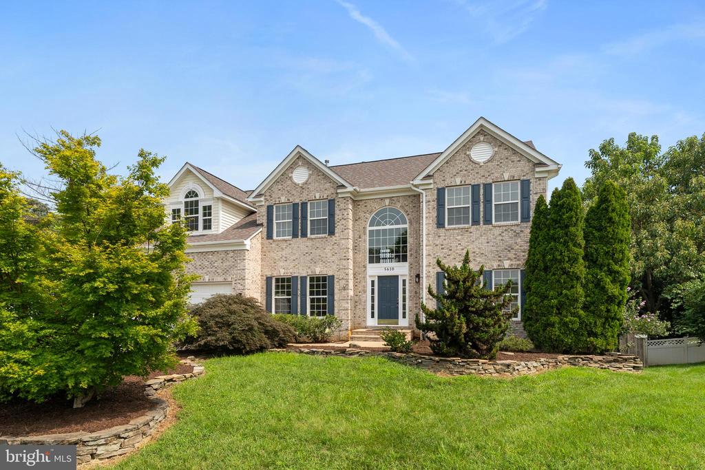 5610 HERITAGE HILLS CIRCLE