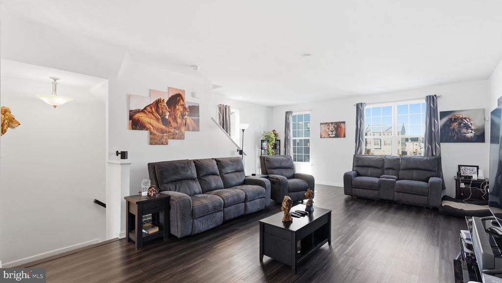 10208 EGRET COURT