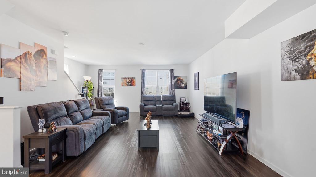 10208 EGRET COURT