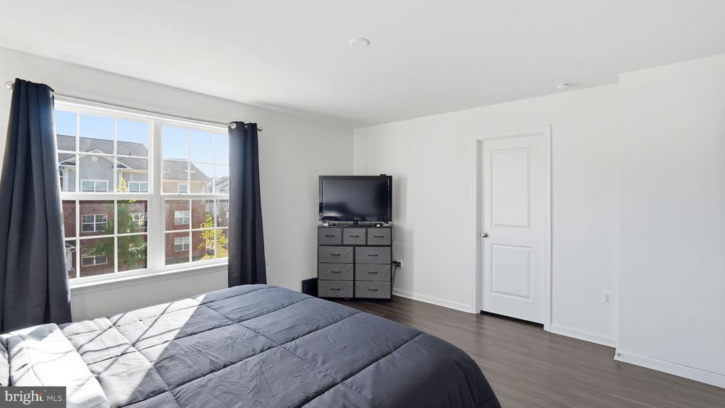 10208 EGRET COURT