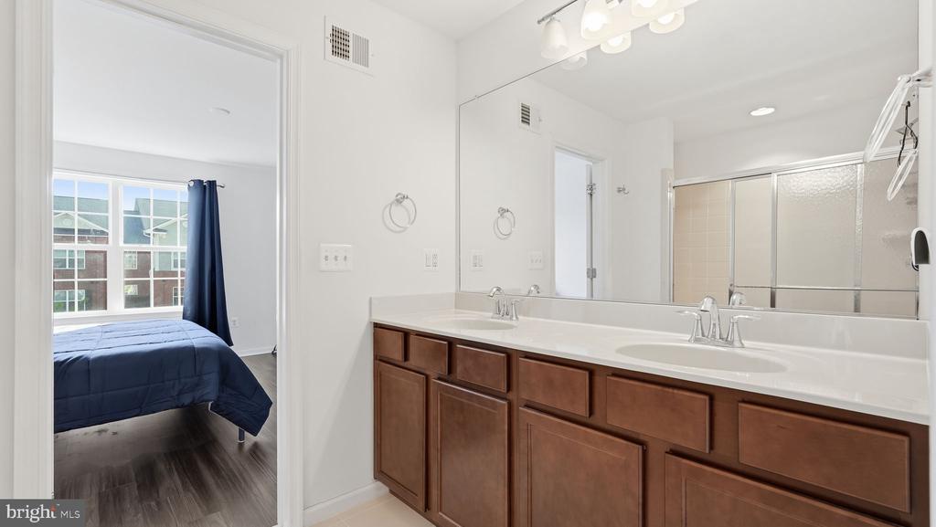 10208 EGRET COURT