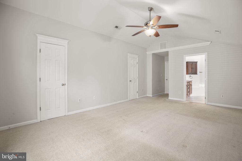 10205 N HAMPTON LANE