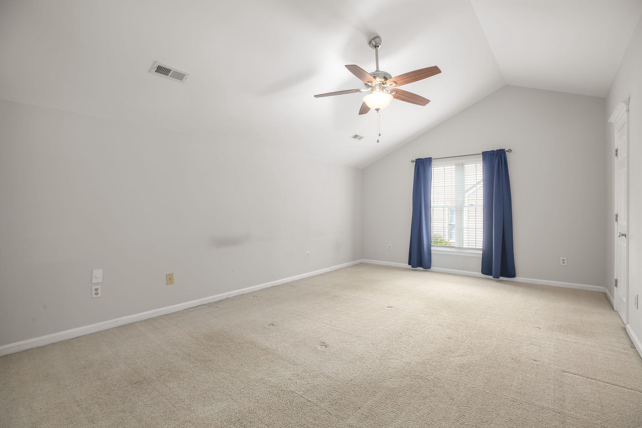 10205 N HAMPTON LANE