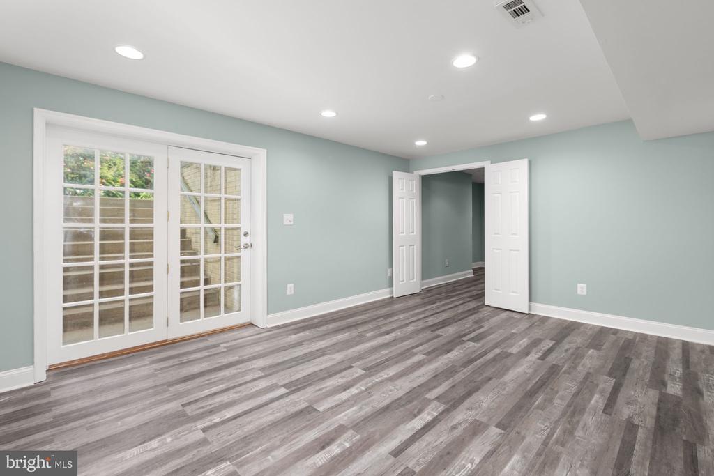 9903 WOODBURN COURT