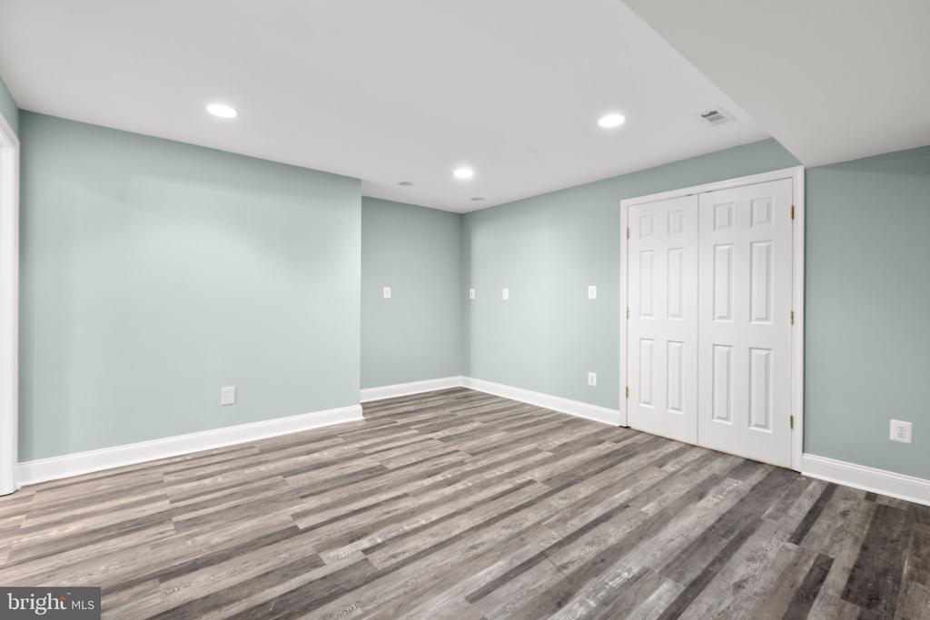 9903 WOODBURN COURT
