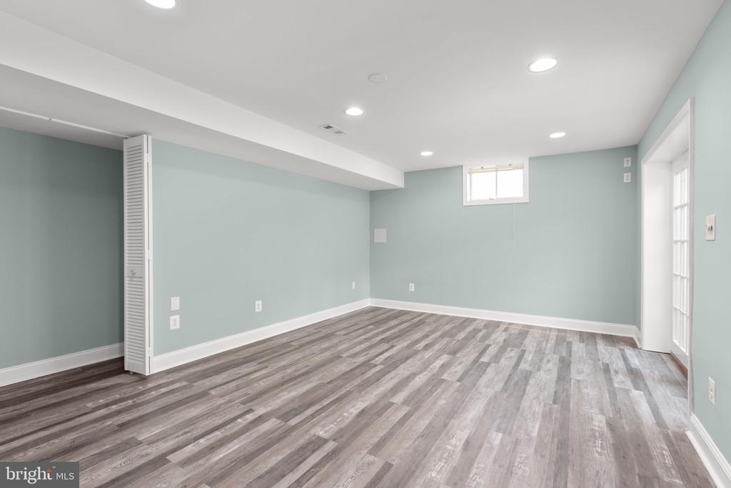 9903 WOODBURN COURT