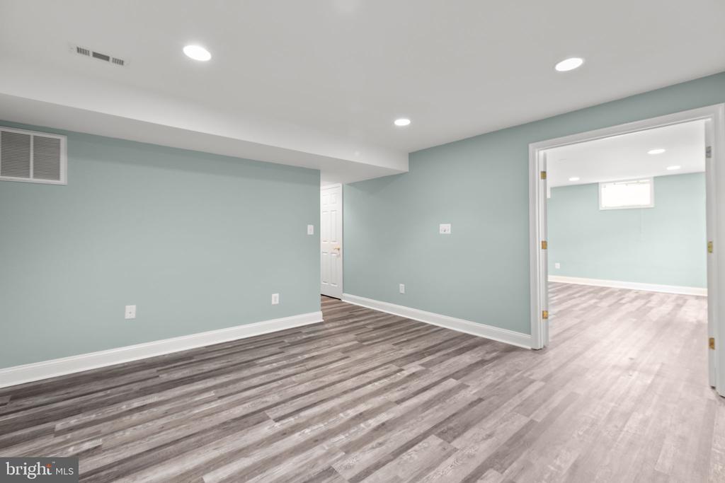 9903 WOODBURN COURT