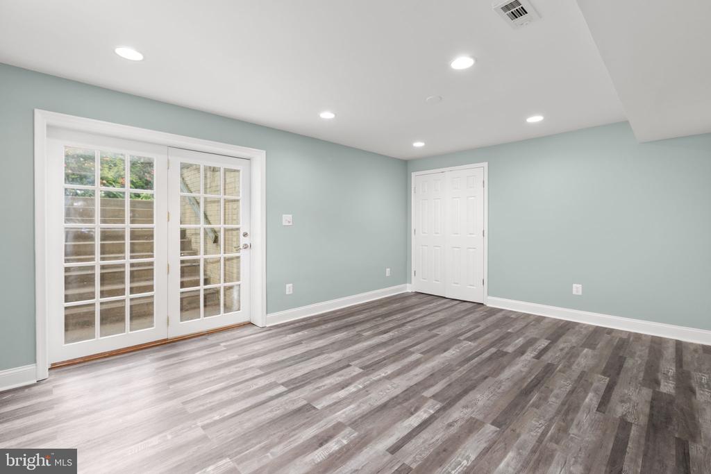 9903 WOODBURN COURT
