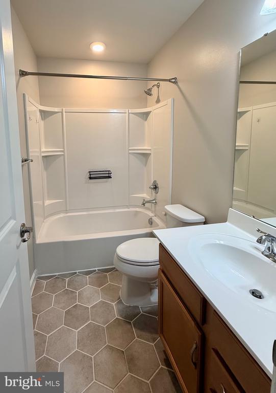 9411 WOOD CREEK CIRCLE