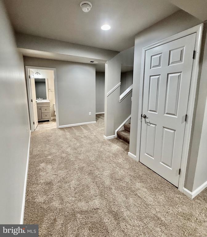 9411 WOOD CREEK CIRCLE