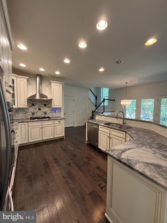 11621 PINE HOLLOW LANE