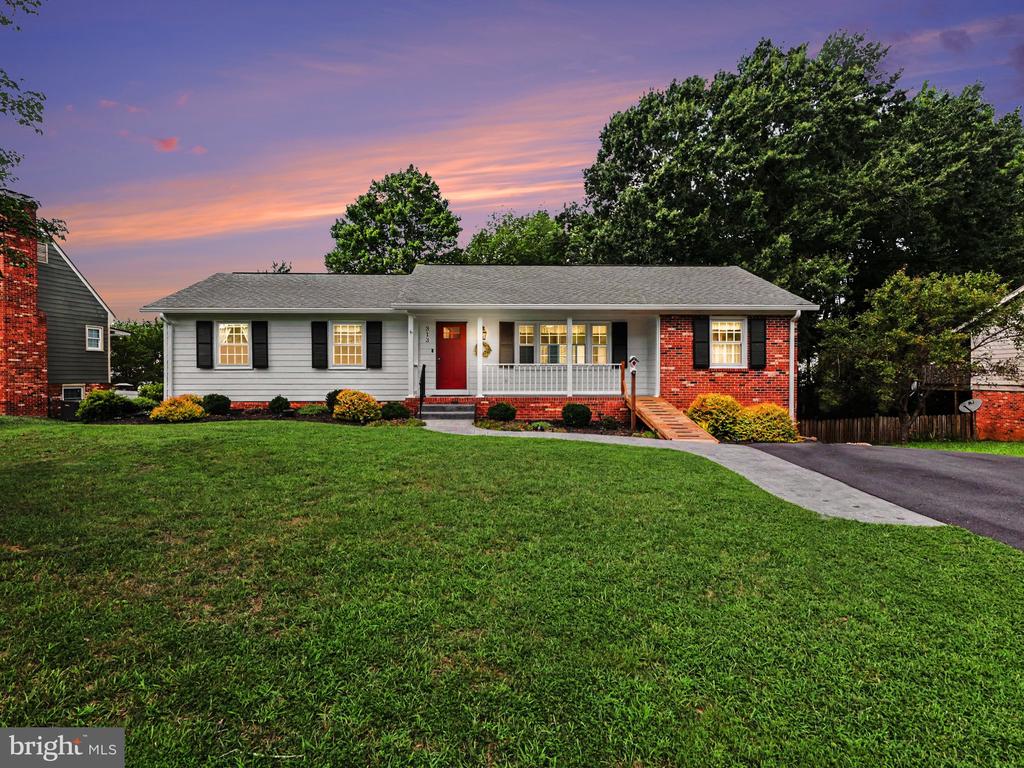 313 LAUREL AVENUE